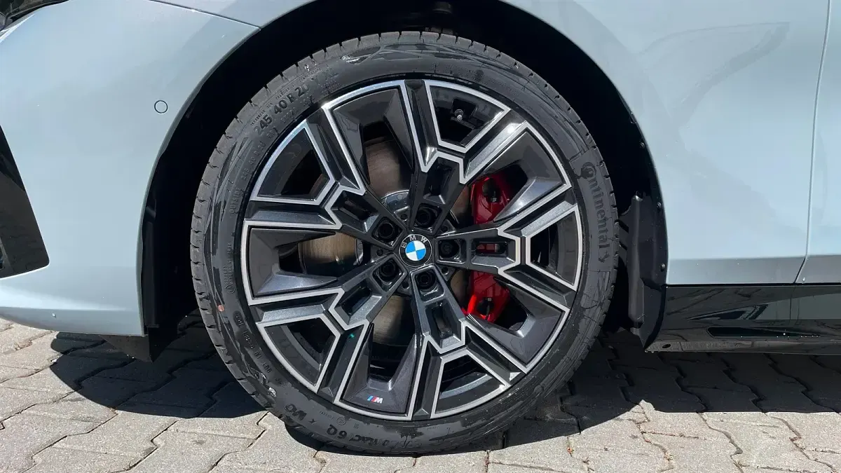 Neu BMW i5 Comfort Edition 250 kW (340 PS) 2026 M brooklyn grau metallic Kombi