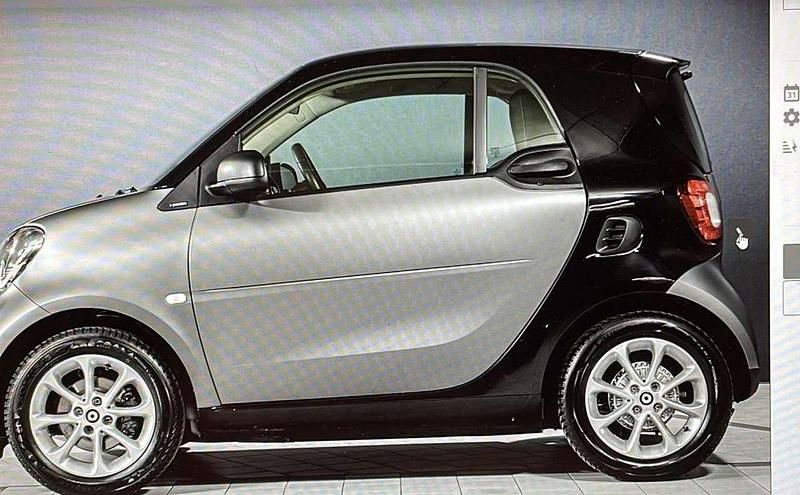 Schwarz Gebraucht 2019 Smart ForTwo Coupé Basis Kleinwagen | 12.500 € (Fairer Preis) - Bild 1/4