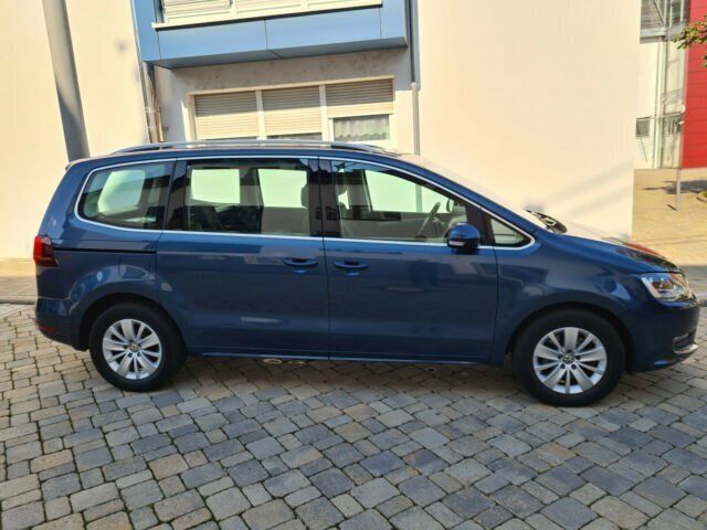 Gebraucht VW Sharan Comfortline 150 PS (110 kW) 2016 Blau metallic Van / Kleinbus