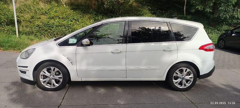 Weiß Gebraucht 2010 Ford S-MAX Titanium Van / Kleinbus | 5.500 € (Fairer Preis) - Bild 1/4