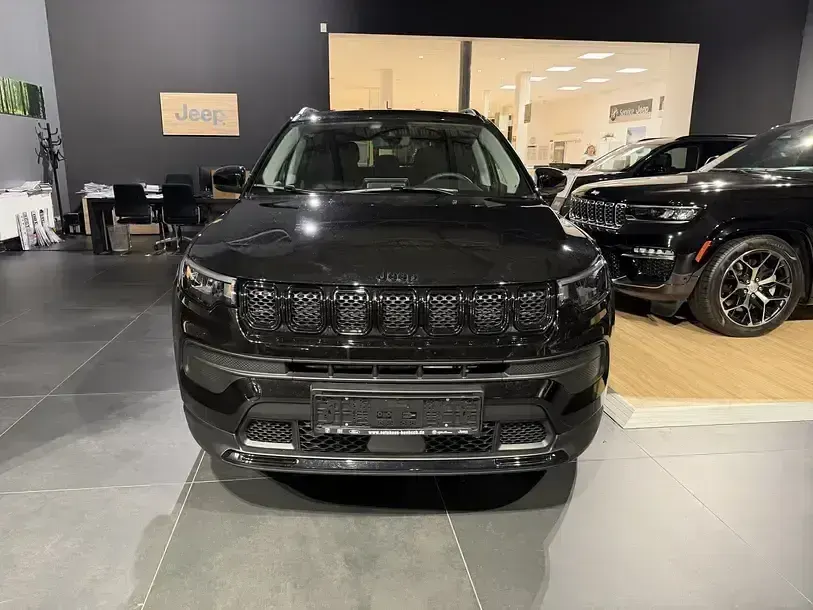 Usado Jeep Compass Night Eagle 131 HP (96 kW) 2023 Preto SUV