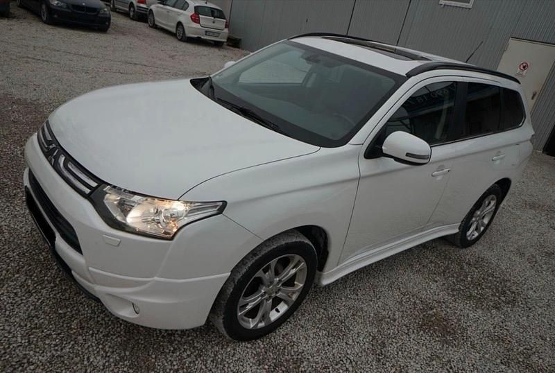 Weiß Gebraucht 2013 Mitsubishi Outlander Instyle SUV | 13.500 € - Bild 1/4