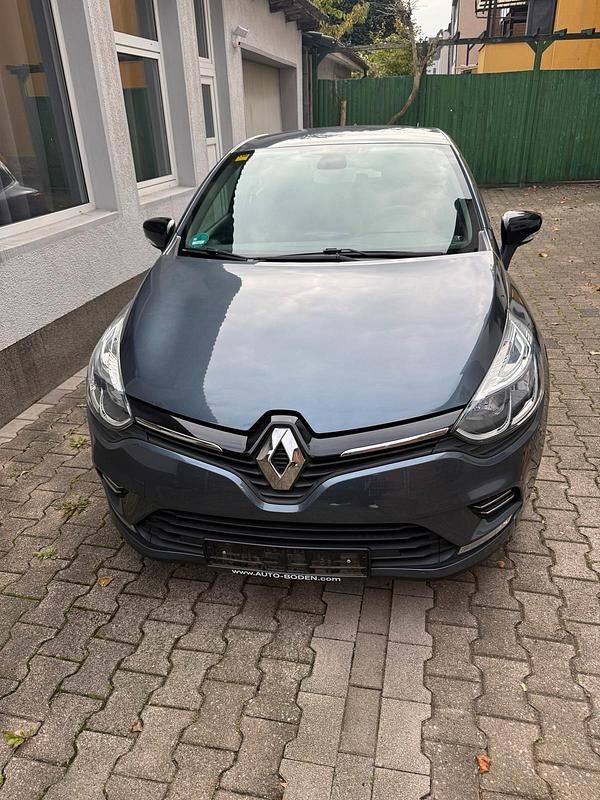 Grau Gebraucht 2018 Renault Clio IV LIMITED Kleinwagen | 8.900 € (Fairer Preis) - Bild 1/4