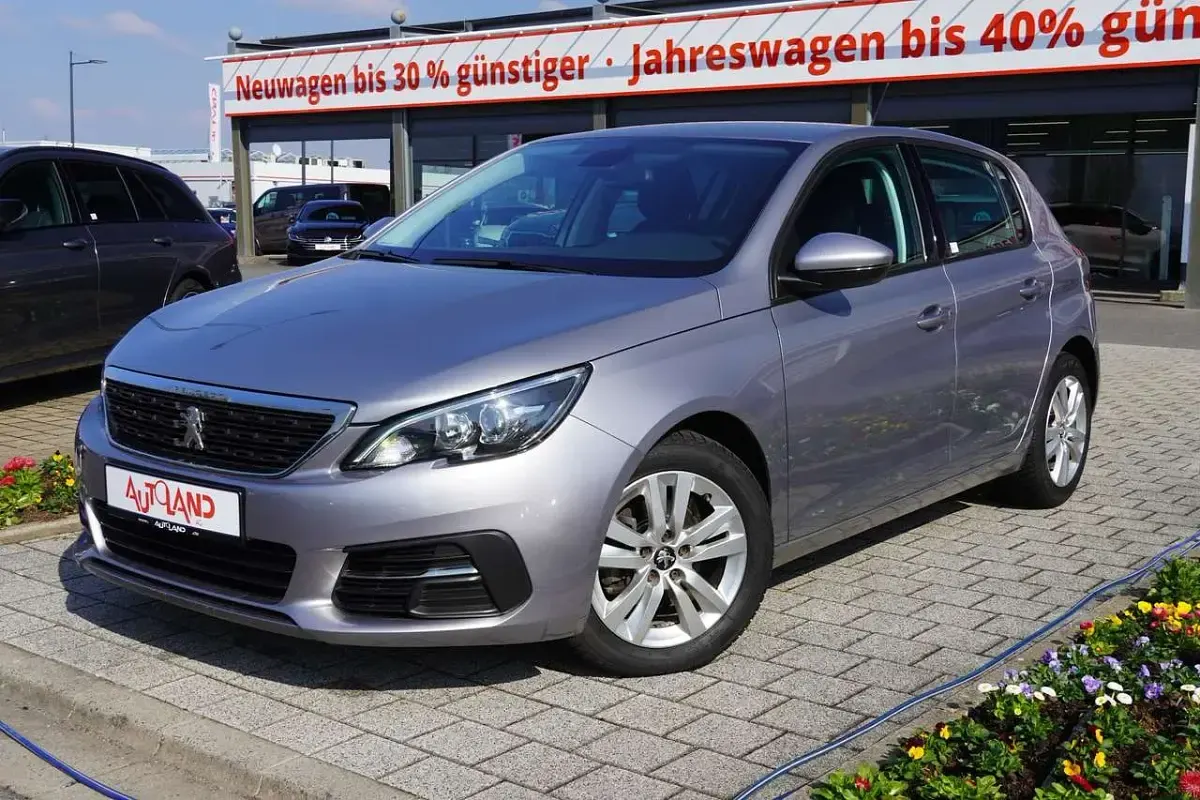 Gebraucht Peugeot 308 131 PS (96 kW) 2019 Silber Limousine