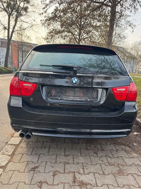Gebraucht BMW 330 Exclusive 245 PS (180 kW) 2010 Schwarz Kombi