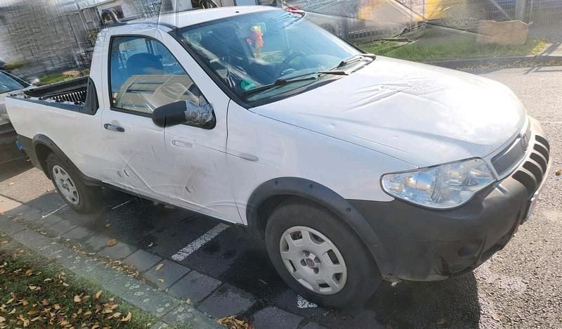 Gebraucht Fiat Strada 84 PS (61 kW) 2008 Weiß Abholung