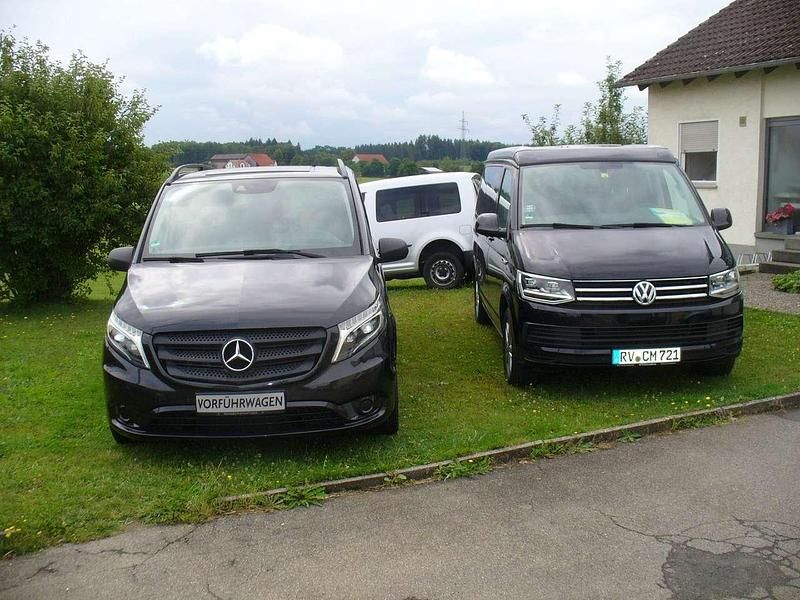 Graphitgrau Gebraucht 2019 Mercedes Vito Van / Kleinbus | 33.500 € - Bild 1/4