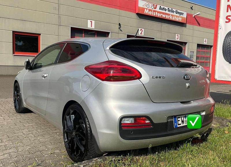 Gebraucht Kia ProCeed Edition 7 135 PS (99 kW) 2015 Kleinwagen