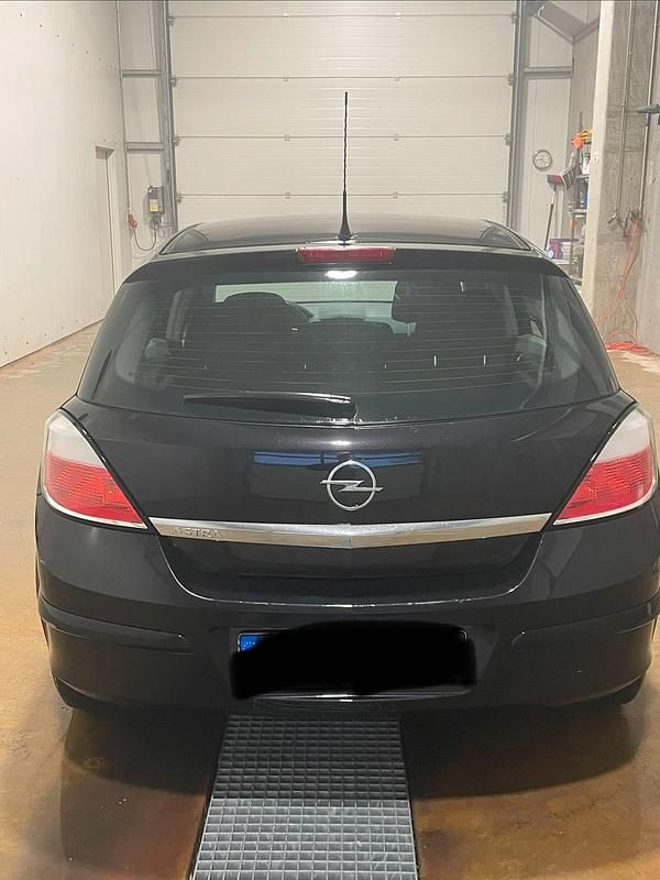 Gebraucht Opel Astra 90 PS (66 kW) 2005 Schwarz Kleinwagen
