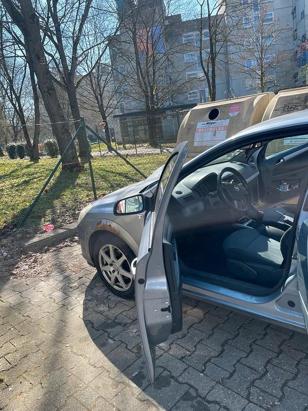 Gebraucht Opel Astra 105 PS (77 kW) 2006 Silber Limousine