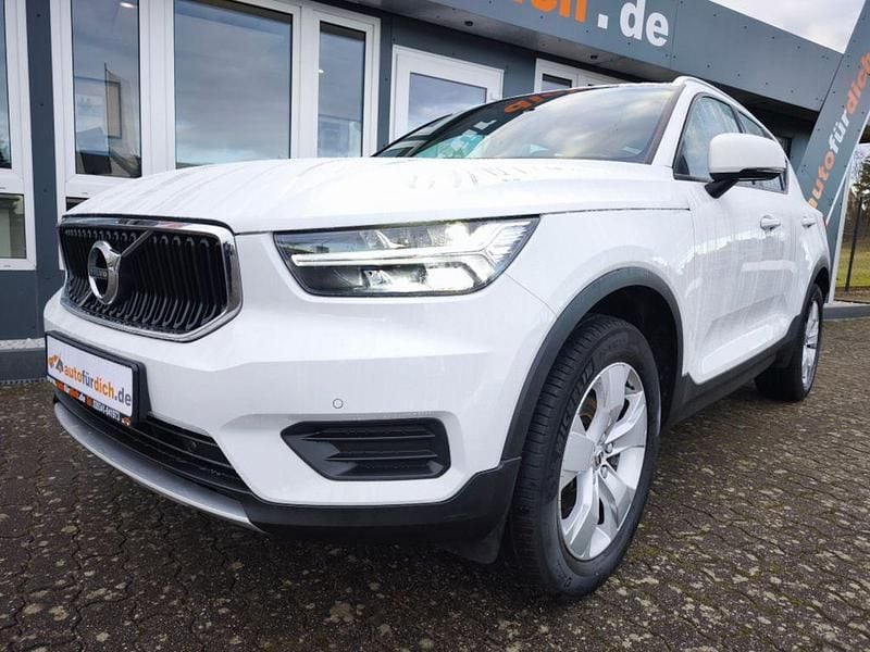 Ice white, solid / solid Gebraucht 2018 Volvo XC40 Momentum SUV | 19.980 € (Etwas zu teuer) - Bild 1/3
