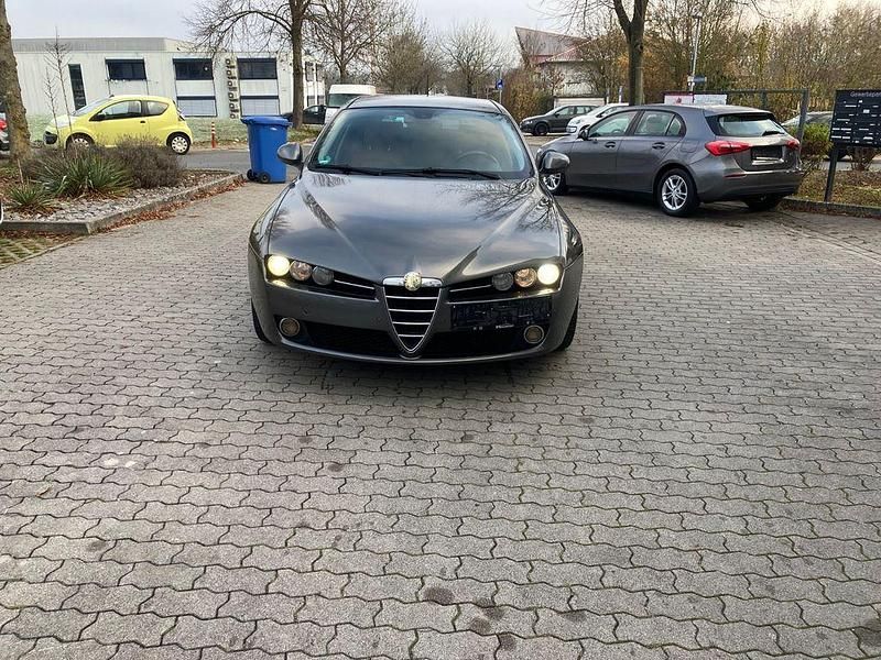 Grau Gebraucht 2009 Alfa Romeo 159 Kombi | 2.390 € (Fairer Preis) - Bild 1/4