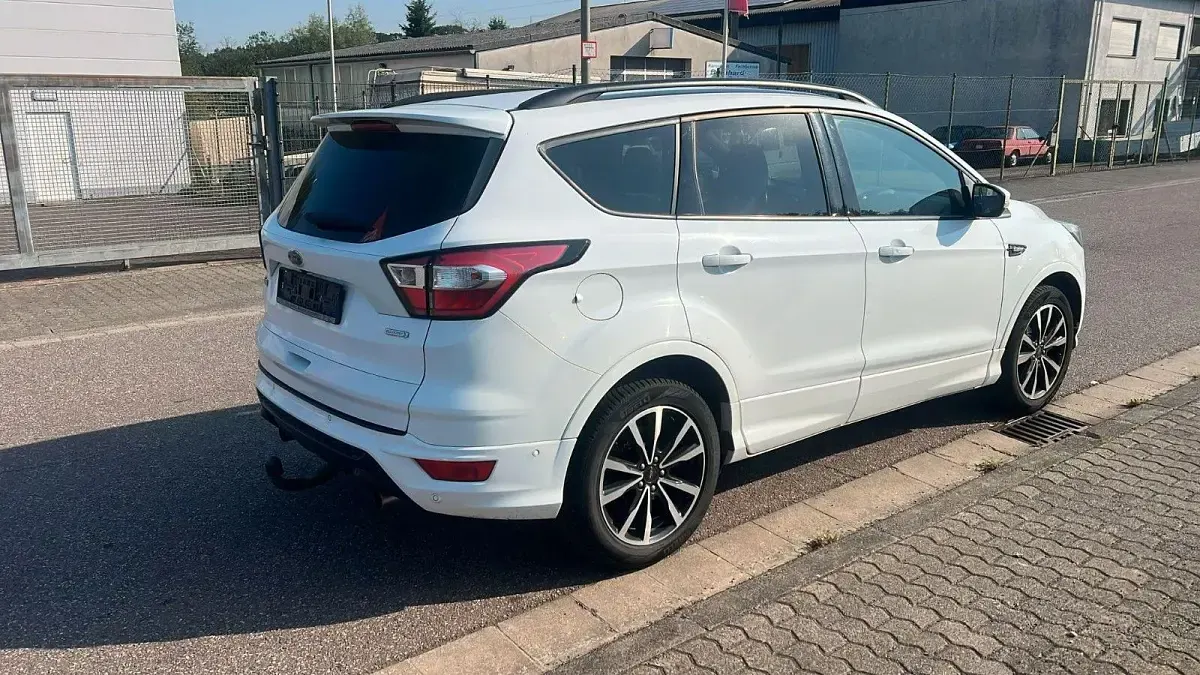 Gebraucht Ford Kuga ST-Line 150 PS (110 kW) 2017 Weiß SUV