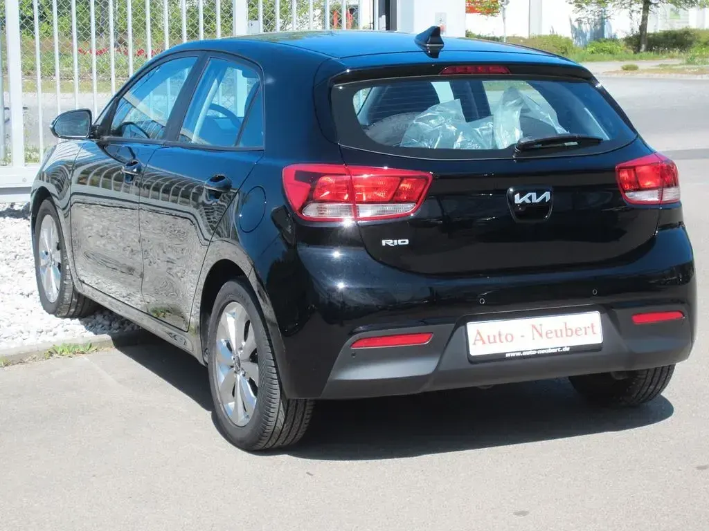 Gebraucht Kia Rio Vision 101 PS (74 kW) 2022 Schwarz Limousine
