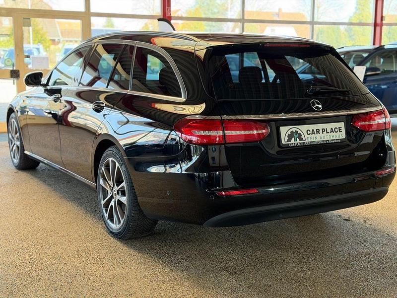 Gebraucht Mercedes E220 194 PS (142 kW) 2016 Schwarz Kombi