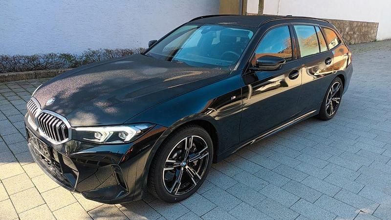 Schwarz Gebraucht 2025 BMW 330 M Sport Kombi | 41.550 € (Superpreis) - Bild 1/4