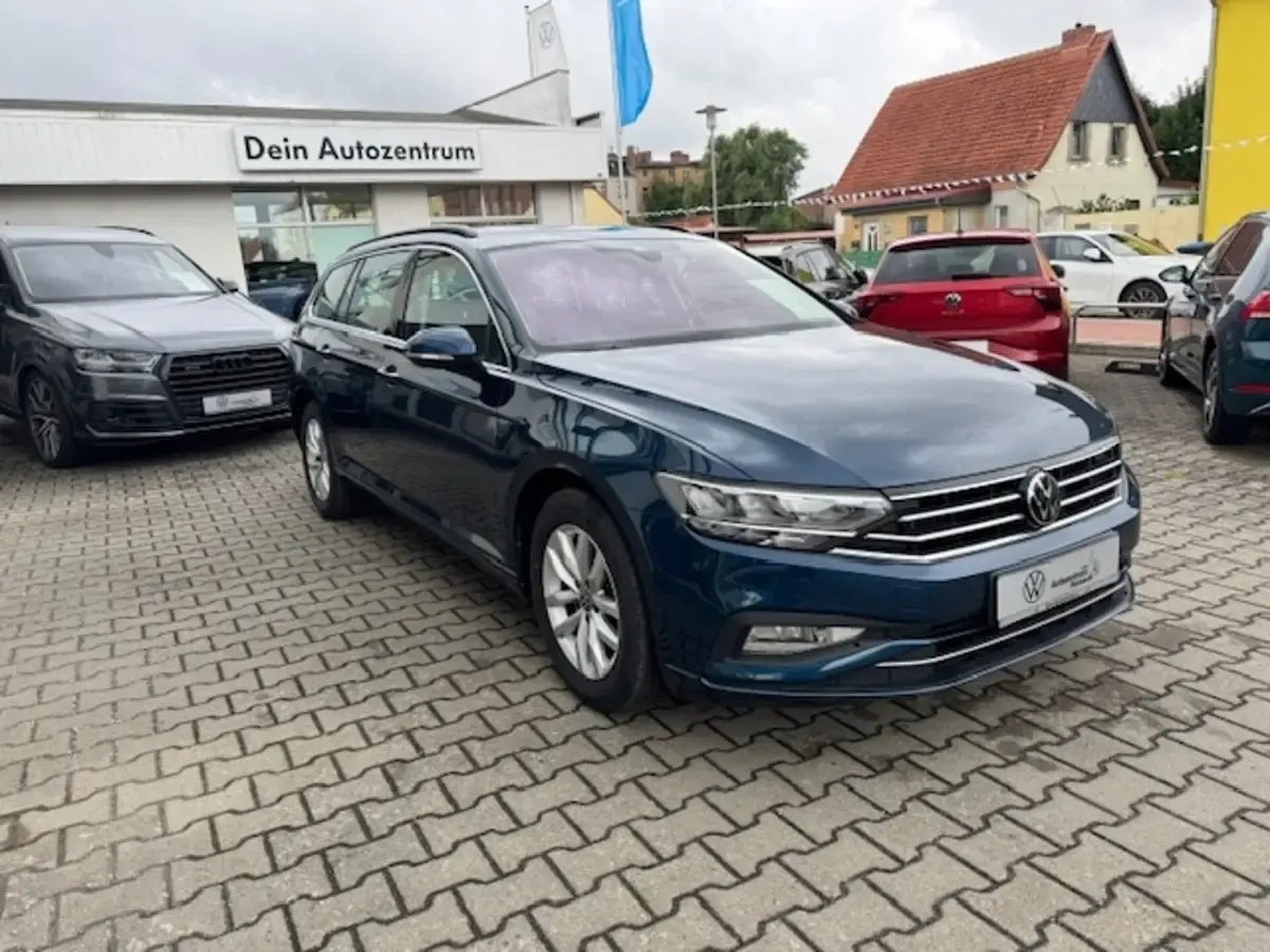 Gebraucht VW Passat Business 150 PS (110 kW) 2024 Aquamarinblau metallic Kombi