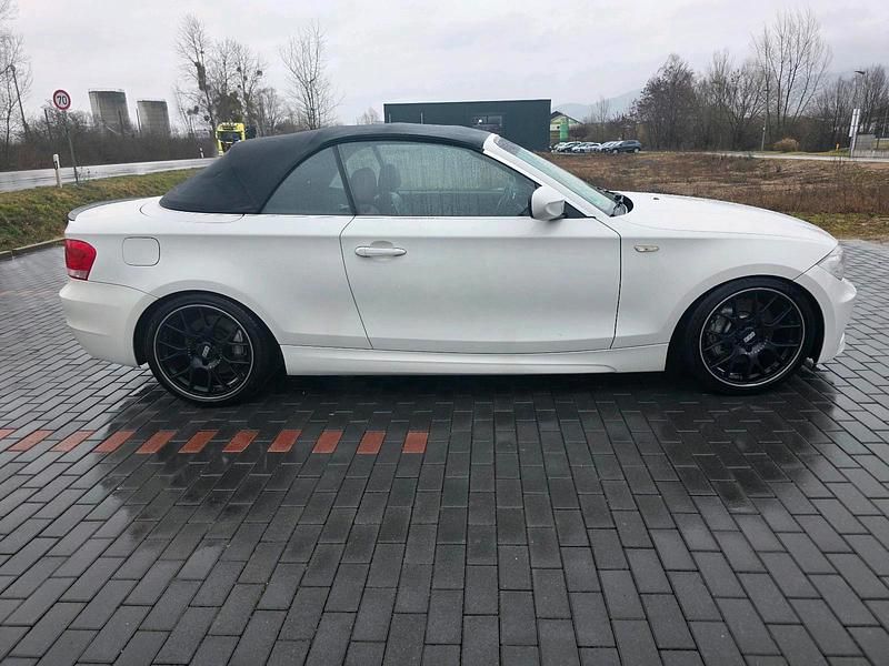 Gebraucht BMW 135 Cabriolet 305 PS (224 kW) 2011 Weiß Cabrio