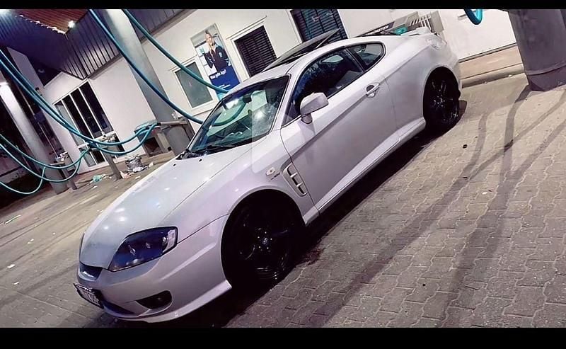 Grau Gebraucht 2005 Hyundai Coupé Coupé | 800 € (Superpreis) - Bild 1/2