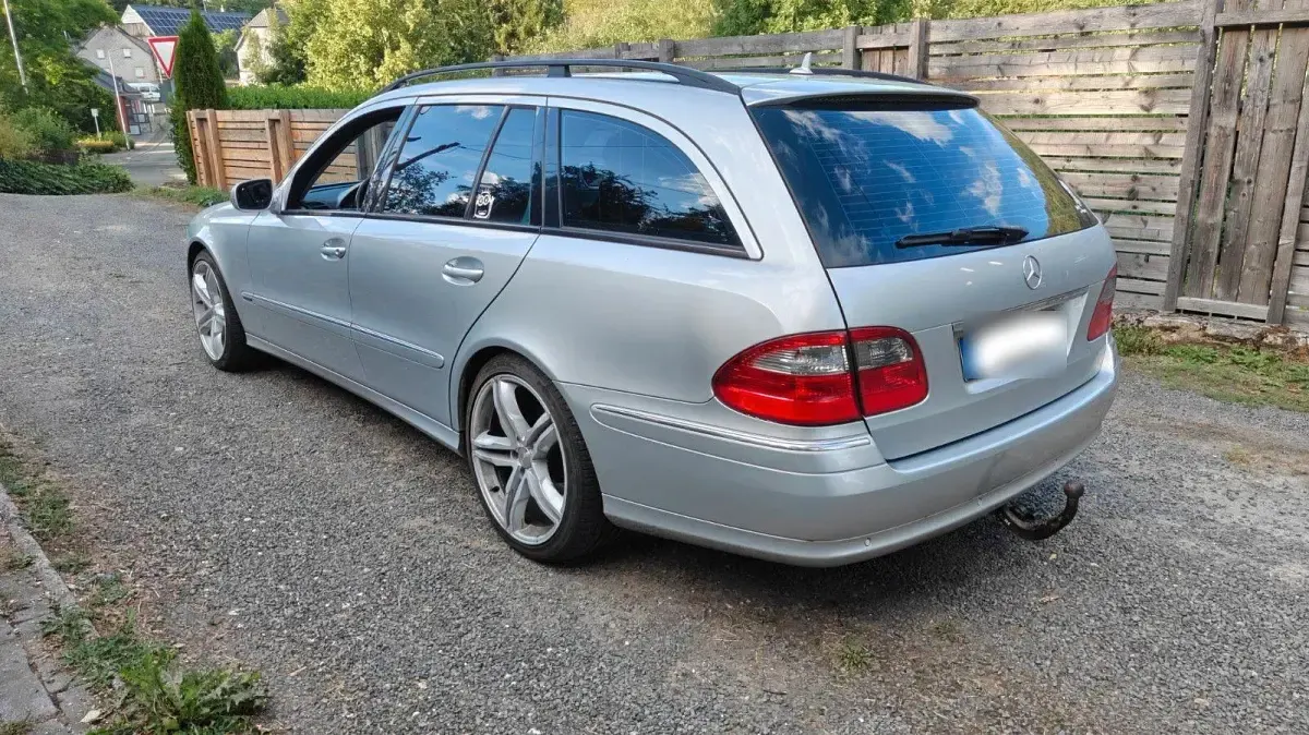 Gebraucht Mercedes E220 Avantgarde 170 PS (125 kW) 2009 Silber Kombi