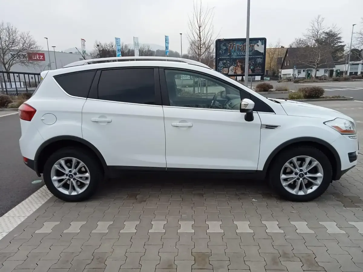 Gebraucht Ford Kuga 163 PS (119 kW) 2012 Weiß SUV