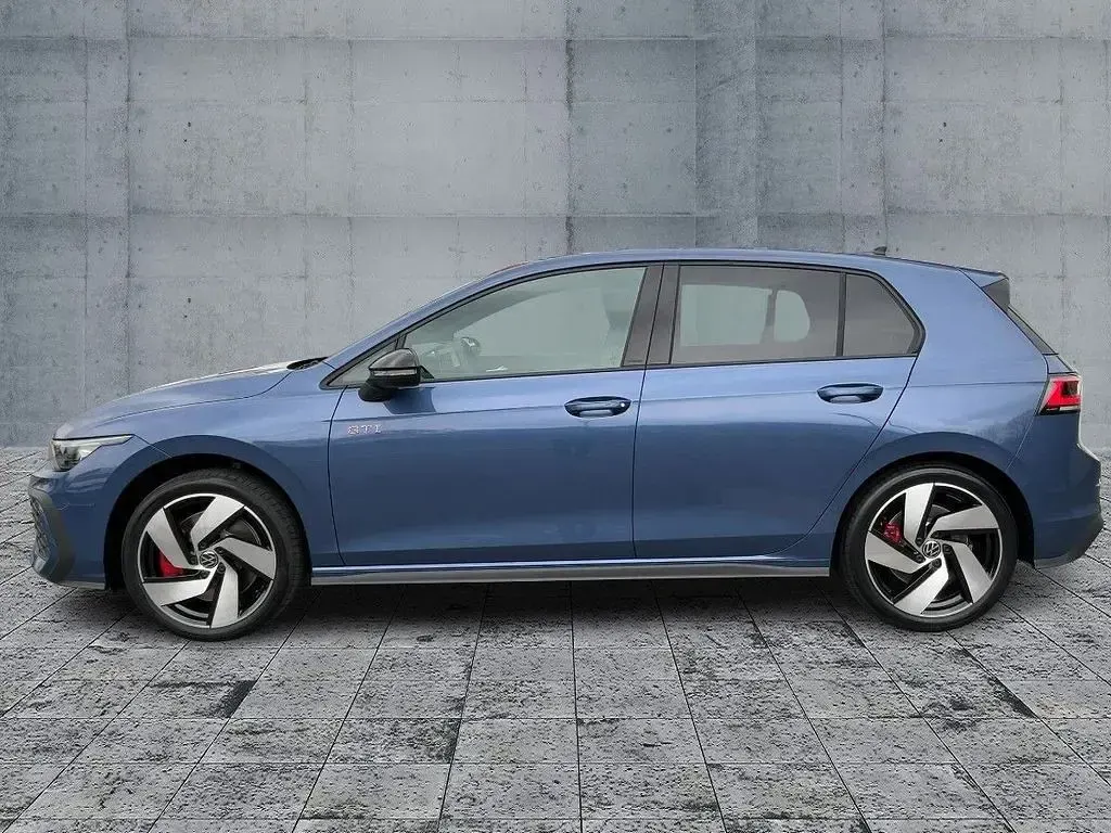 Neu VW Golf VIII GTI 265 PS (194 kW) 2026 Blau Limousine
