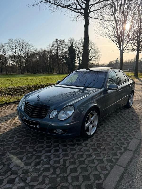 Gebraucht Mercedes E320 224 PS (164 kW) 2007 Grau Limousine