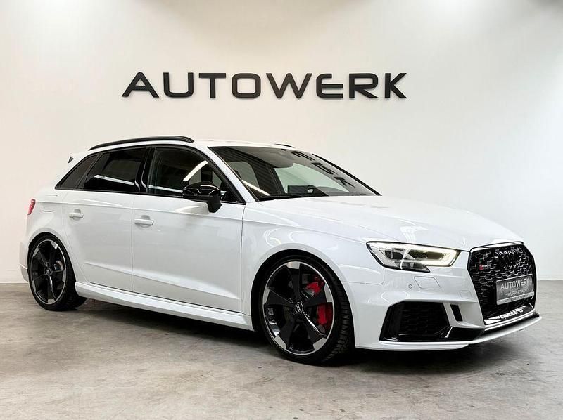 Gletscherweiß metallic Gebraucht 2019 Audi RS3 Sportback Sport Kleinwagen | 40.999 € (Guter Preis) - Bild 1/4
