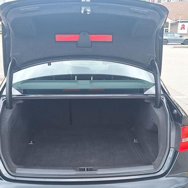 Gebraucht Audi A4 Ambiente 120 PS (88 kW) 2013 Schwarz Limousine