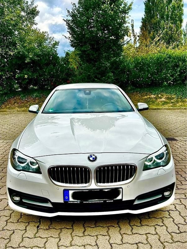 Weiß Gebraucht 2016 BMW 530 Performance Limousine | 18.900 € (Superpreis) - Bild 1/4