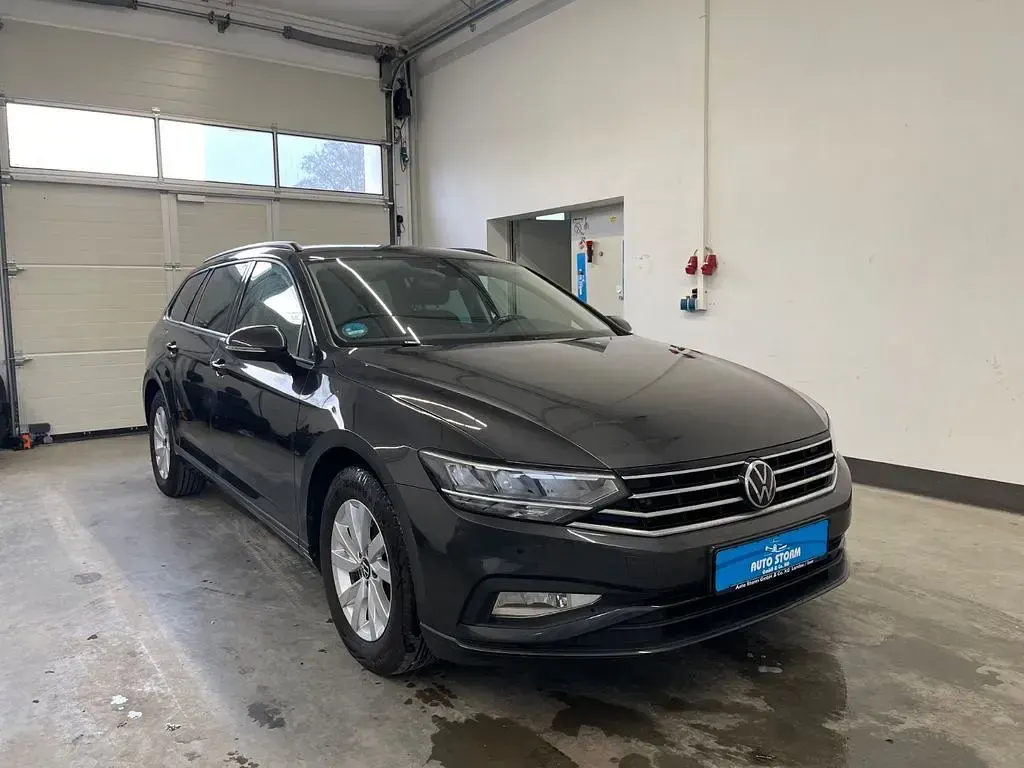 Gebraucht VW Passat R 150 PS (110 kW) 2022 Grau Kombi