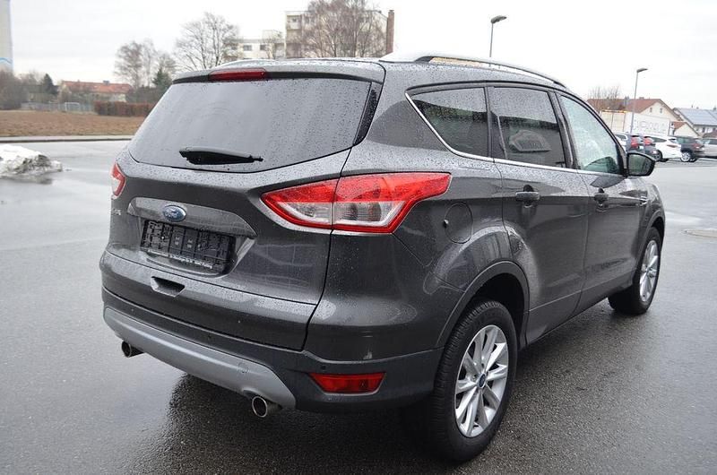 Gebraucht Ford Kuga Titanium 150 PS (110 kW) 2016 Grau SUV