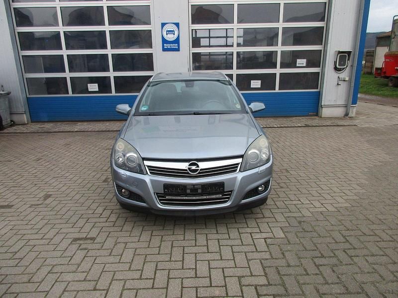 Gebraucht Opel Astra Innovation 115 PS (84 kW) 2009 Silber Kombi