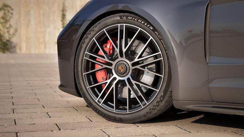 Neu Porsche Panamera GTS 500 PS (367 kW) 2026 Vulkangraumetallic Limousine