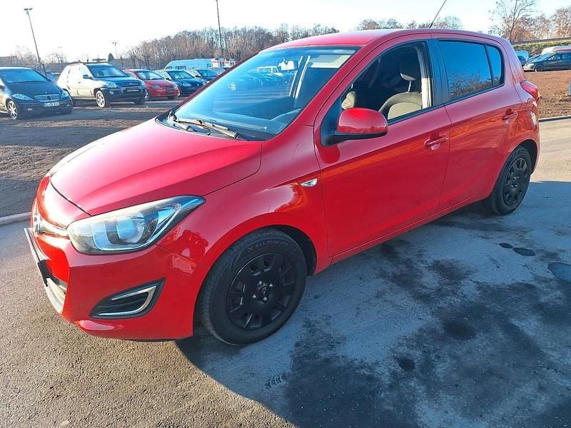 Gebraucht Hyundai i20 86 PS (63 kW) 2012 Rot Kleinwagen