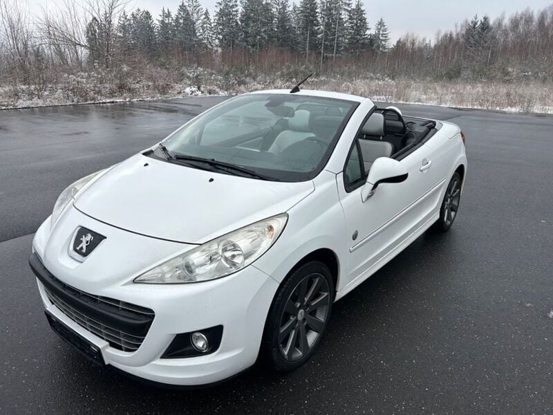 Weiß Gebraucht 2012 Peugeot 207 CC Roland Garros Cabrio | 6.980 € (Etwas zu teuer) - Bild 1/4