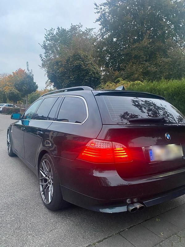 Gebraucht BMW 525 197 PS (144 kW) 2009 Grün Kombi