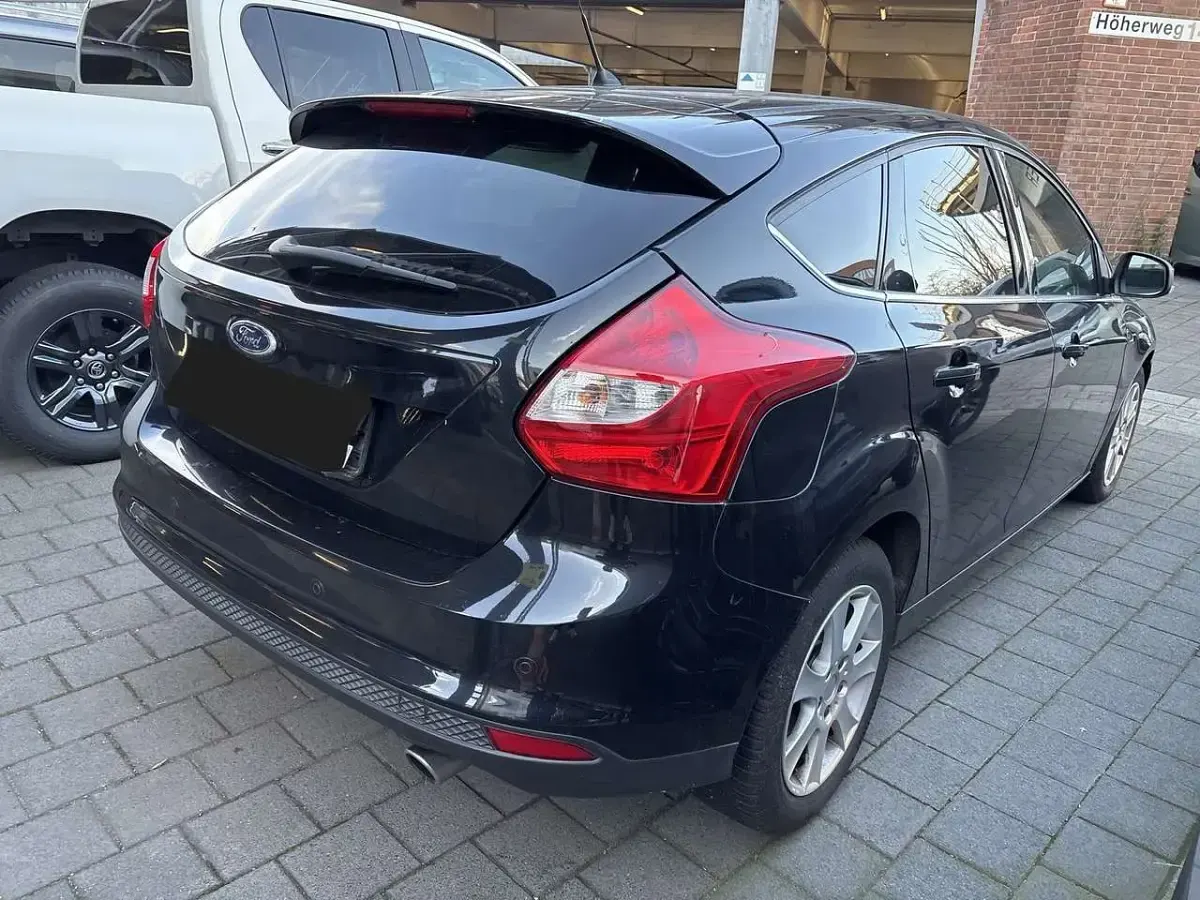 Używany Ford Focus Titanium 140 KM (102 kW) 2012 Czarny Sedan/Limuzyna