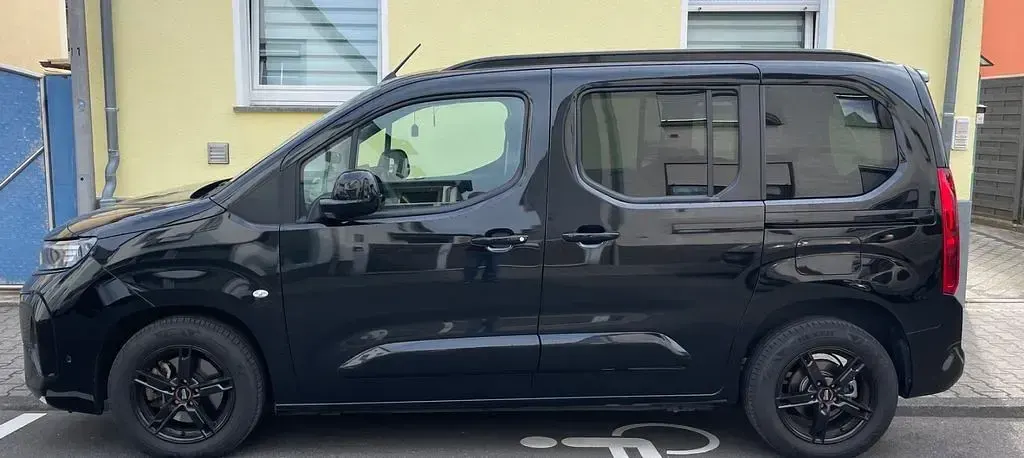 Gebraucht Opel Combo Life Ultimate 131 PS (96 kW) 2024 Schwarz Van / Kleinbus