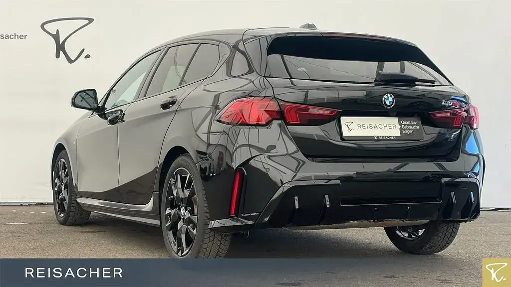 Gebraucht BMW 120 M Sport 156 PS (114 kW) 2024 Saphirschwarz metallic Limousine
