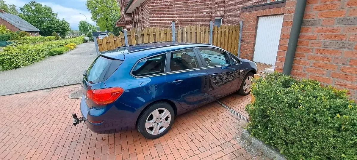 Gebraucht Opel Astra 160 PS (117 kW) 2011 Blau Kombi