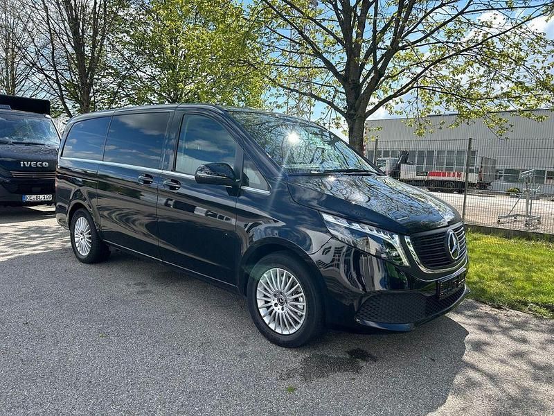 Schwarz Gebraucht 2022 Mercedes EQV300 Van / Kleinbus | 46.500 € (Fairer Preis) - Bild 1/4