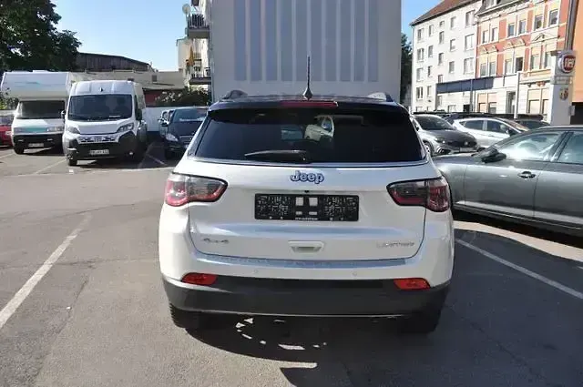 Gebraucht Jeep Compass Opening Edition 140 PS (102 kW) 2017 Pearl white tricoat (metallic) SUV