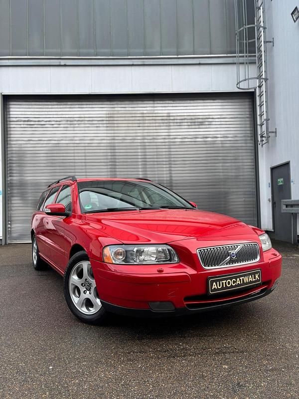 Gebraucht Volvo V70 163 PS (119 kW) 2005 Rot Kombi