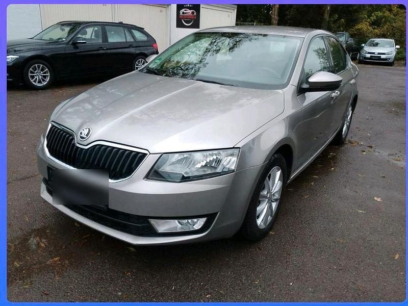 Grau Gebraucht 2013 Skoda Octavia Limousine | 5.800 € (Fairer Preis) - Bild 1/4