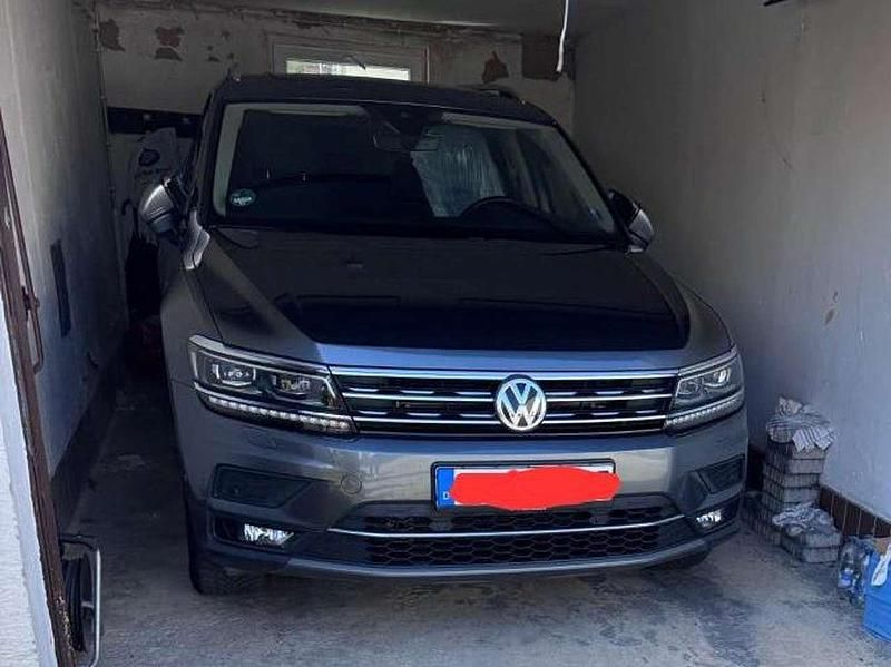 Grau Gebraucht 2019 VW Tiguan Allspace Highline SUV | 25.000 € - Bild 1/4