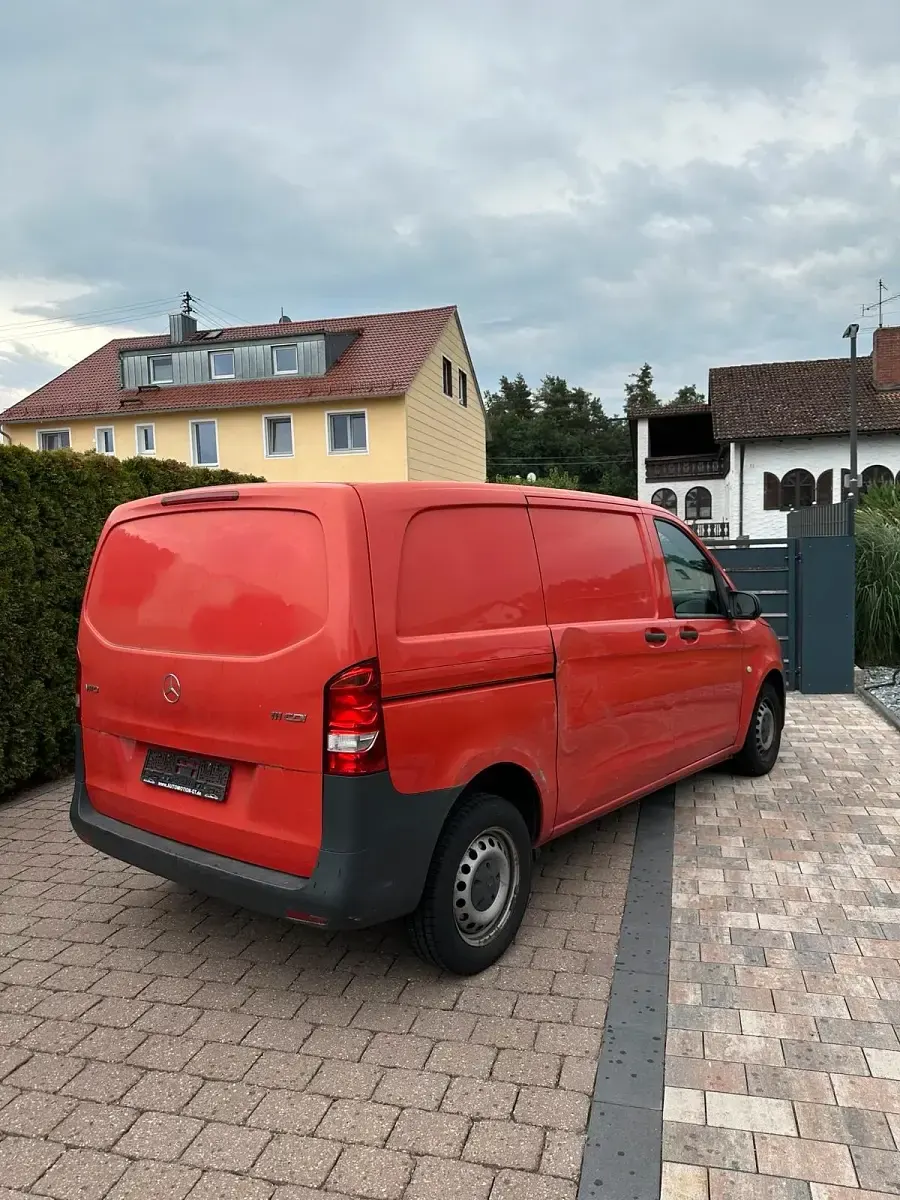 Gebraucht Mercedes Vito 114 PS (83 kW) 2015 Rot Van