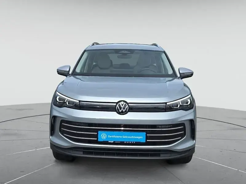 Gebraucht VW Tiguan Elegance 193 PS (141 kW) 2025 Oyster silver metallic SUV