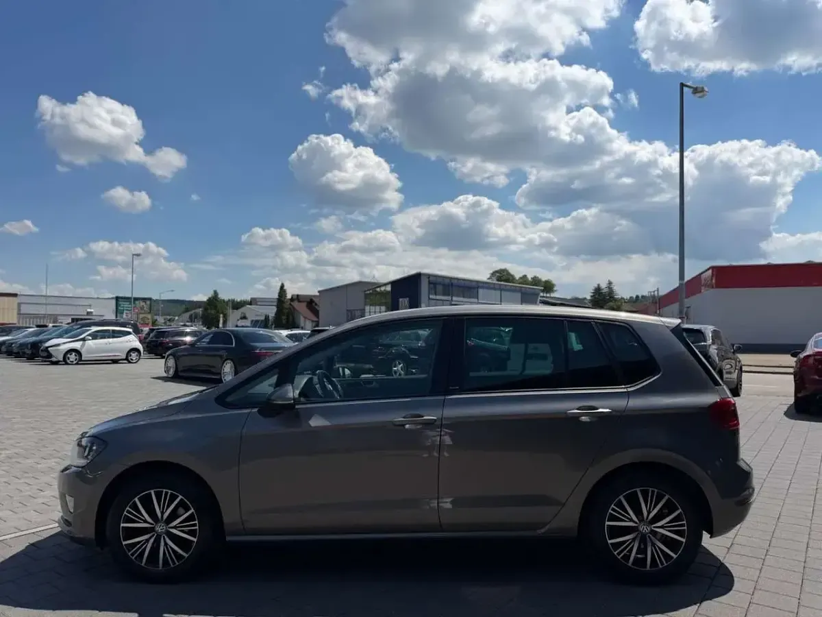 Gebraucht VW Golf Sportsvan Allstar 110 PS (80 kW) 2016 Limestone grey Van / Kleinbus