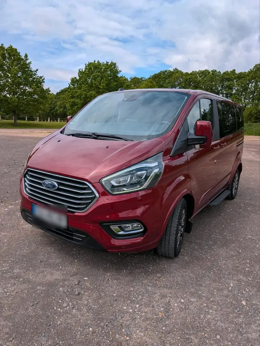 Gebraucht Ford Tourneo 185 PS (136 kW) 2020 Rot Van / Kleinbus